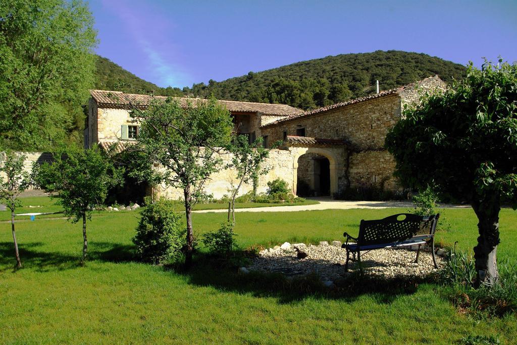 Le Mas De La Fontaine Bed & Breakfast Le Pegue Luaran gambar
