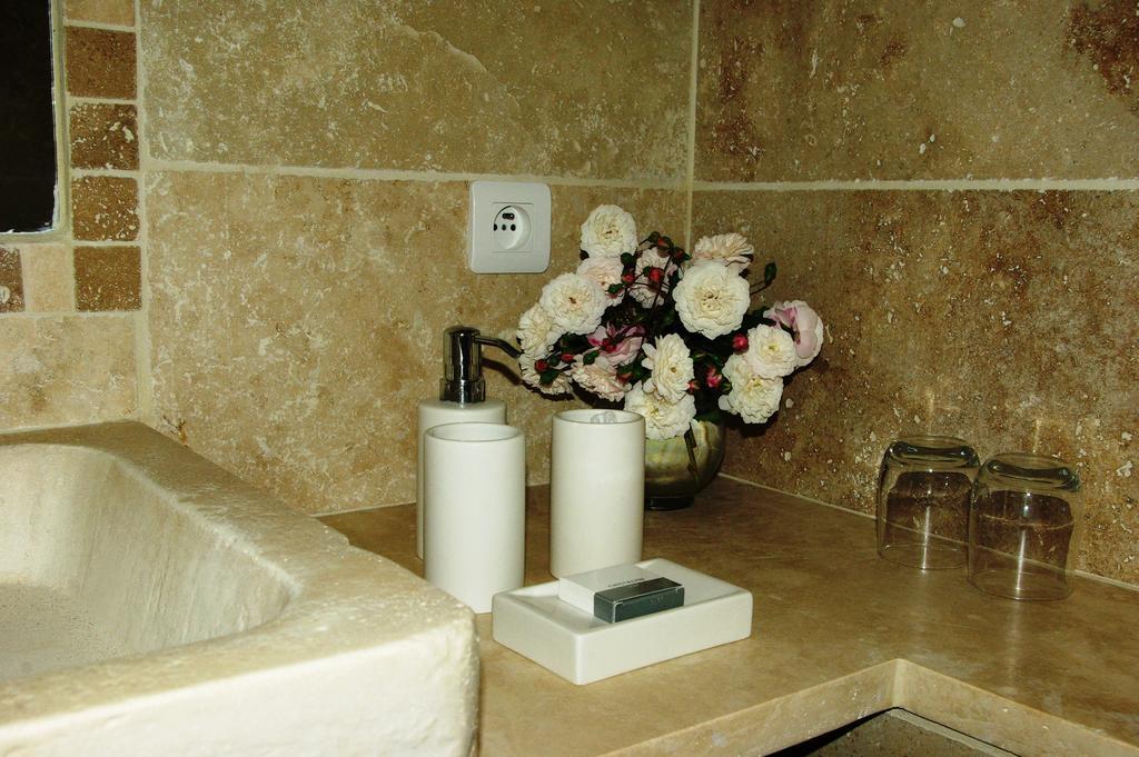 Le Mas De La Fontaine Bed & Breakfast Le Pegue Luaran gambar