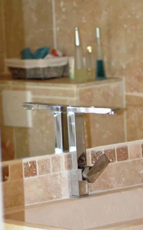 Le Mas De La Fontaine Bed & Breakfast Le Pegue Luaran gambar